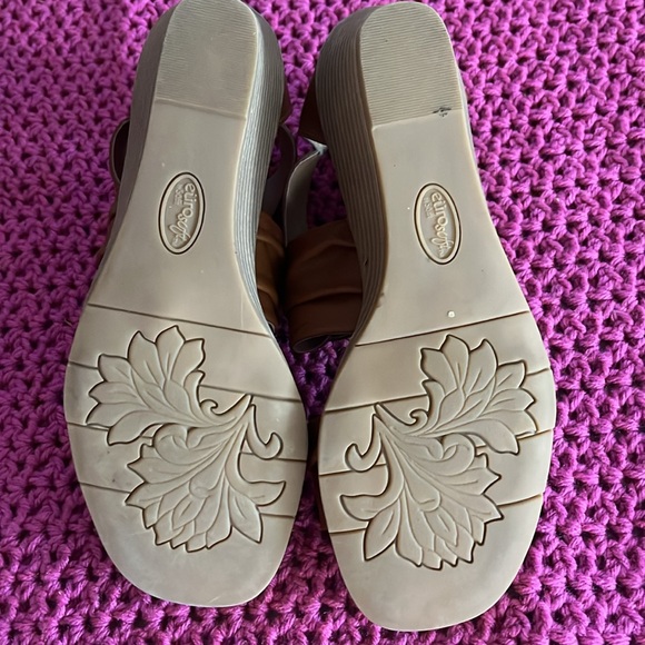 EuroSoft by Sofft Ginnifer Wedge Sandal in Brown Size 8.5 - Picture 4 of 7